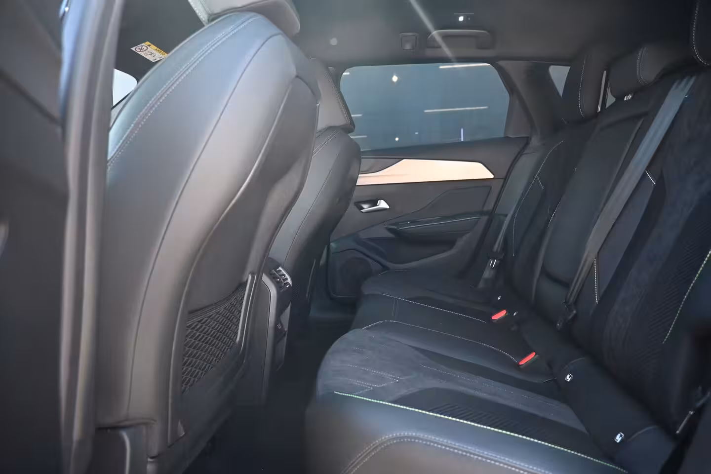 Peugeot e-308 SW GT 58 kWh | Navigatie | Massagestoelen | Stoel/Stuurverwarming | Dodehoekdetectie | 360 Ca