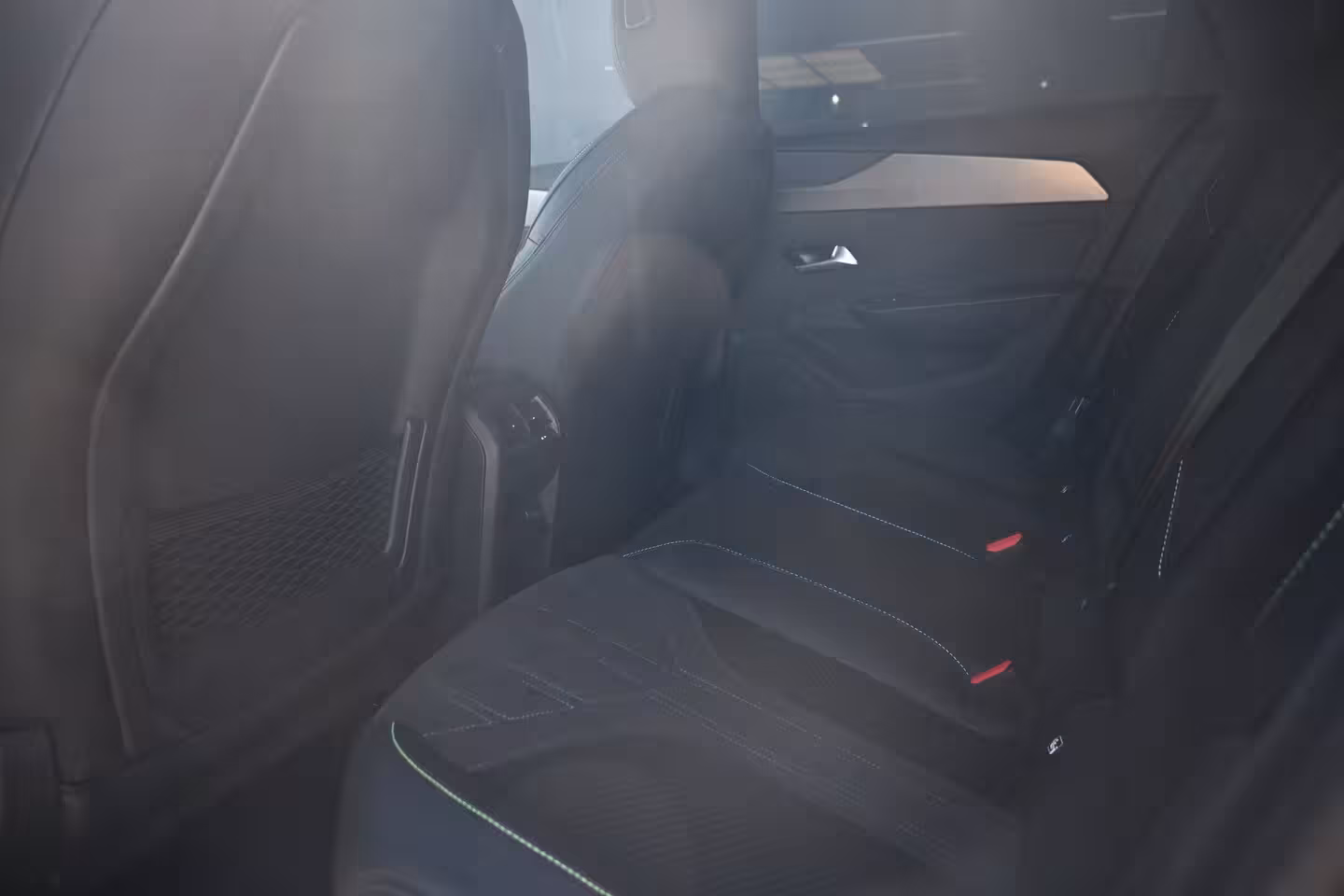Peugeot e-308 SW GT 58 kWh | Navigatie | Massagestoelen | Stoel/Stuurverwarming | Dodehoekdetectie | 360 Ca