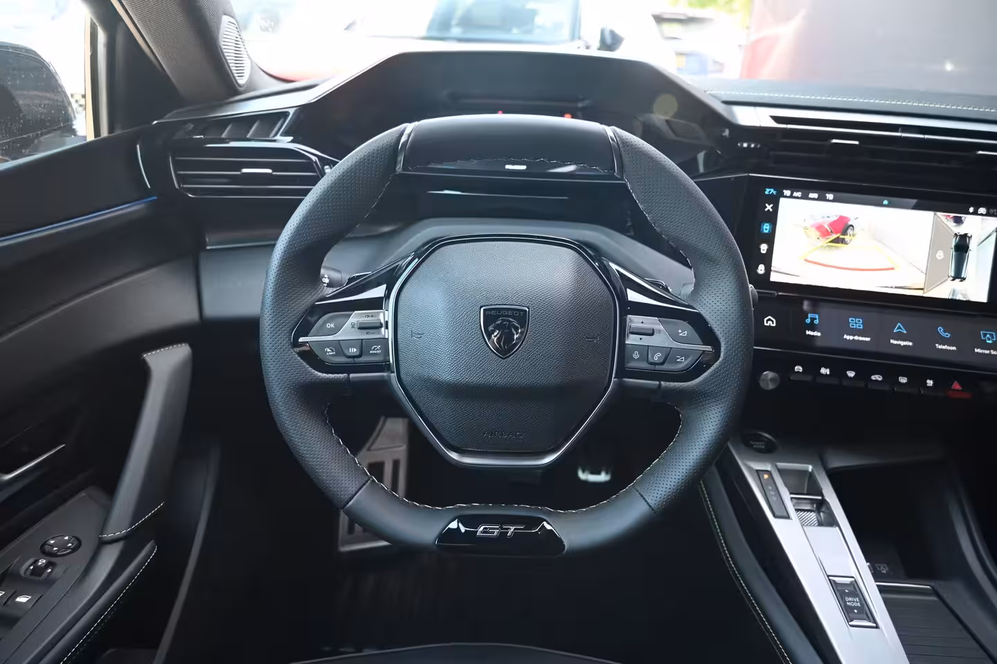 Peugeot e-308 SW GT 58 kWh | Navigatie | Massagestoelen | Stoel/Stuurverwarming | Dodehoekdetectie | 360 Ca