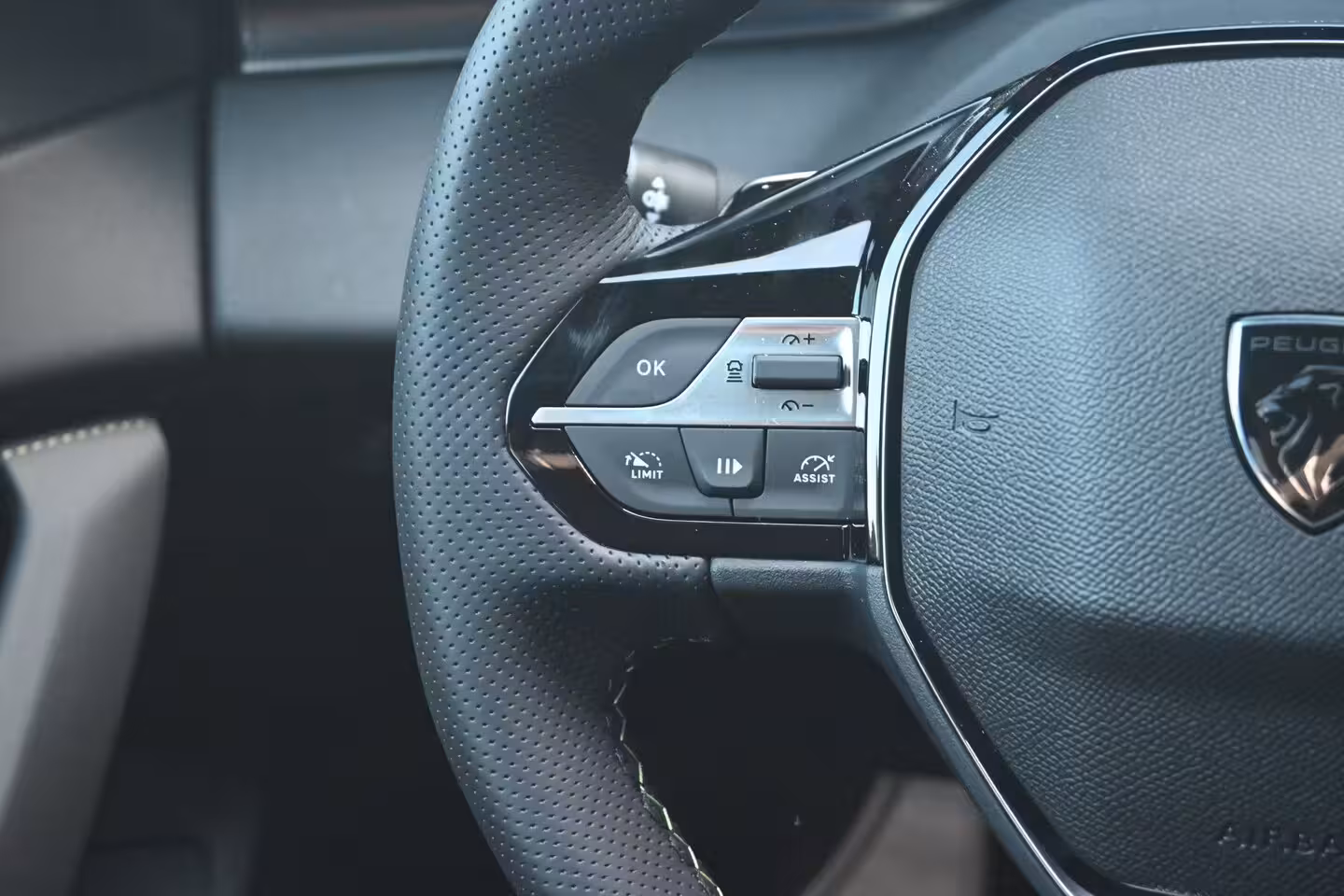 Peugeot e-308 SW GT 58 kWh | Navigatie | Massagestoelen | Stoel/Stuurverwarming | Dodehoekdetectie | 360 Ca