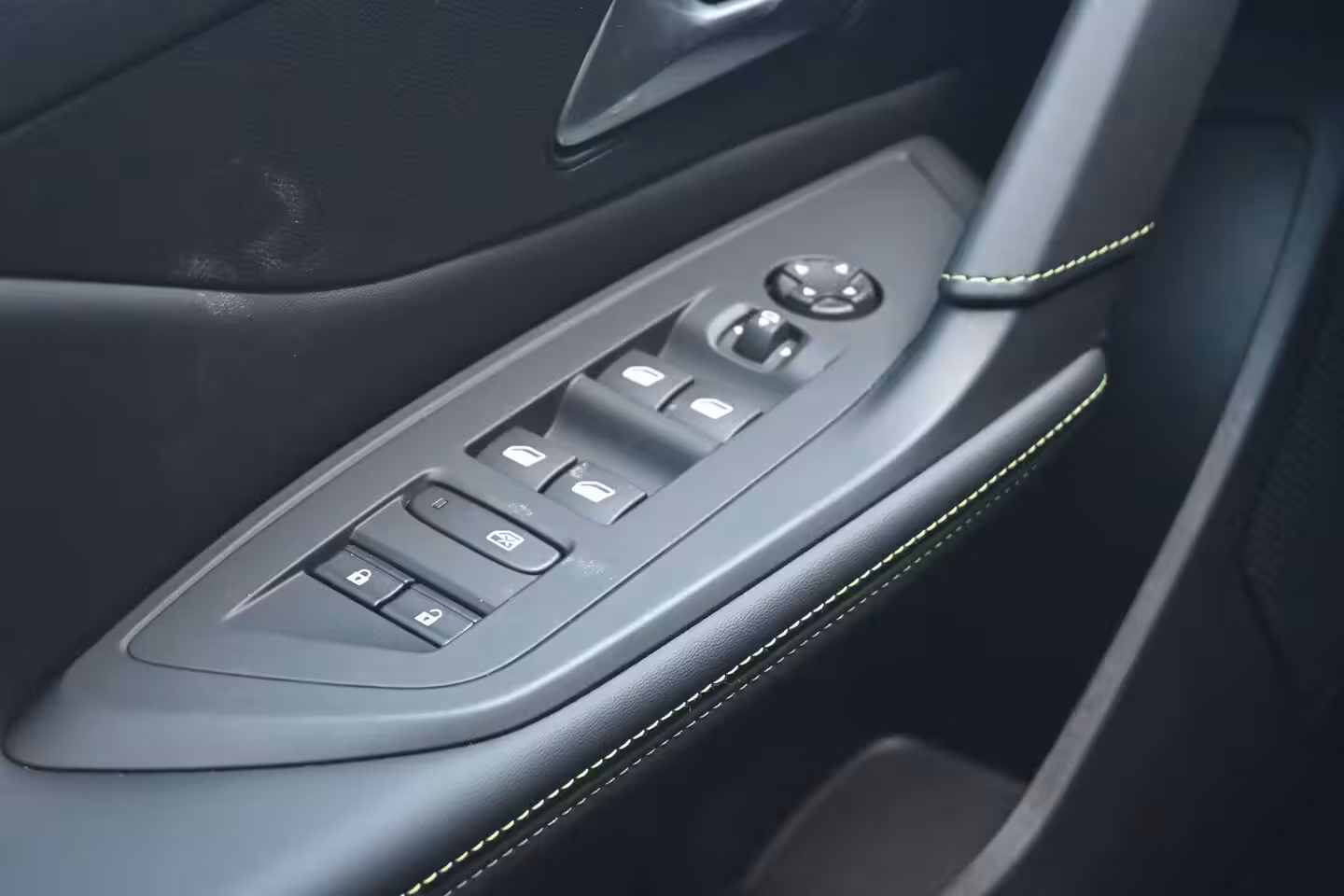 Peugeot e-308 SW GT 58 kWh | Navigatie | Massagestoelen | Stoel/Stuurverwarming | Dodehoekdetectie | 360 Ca