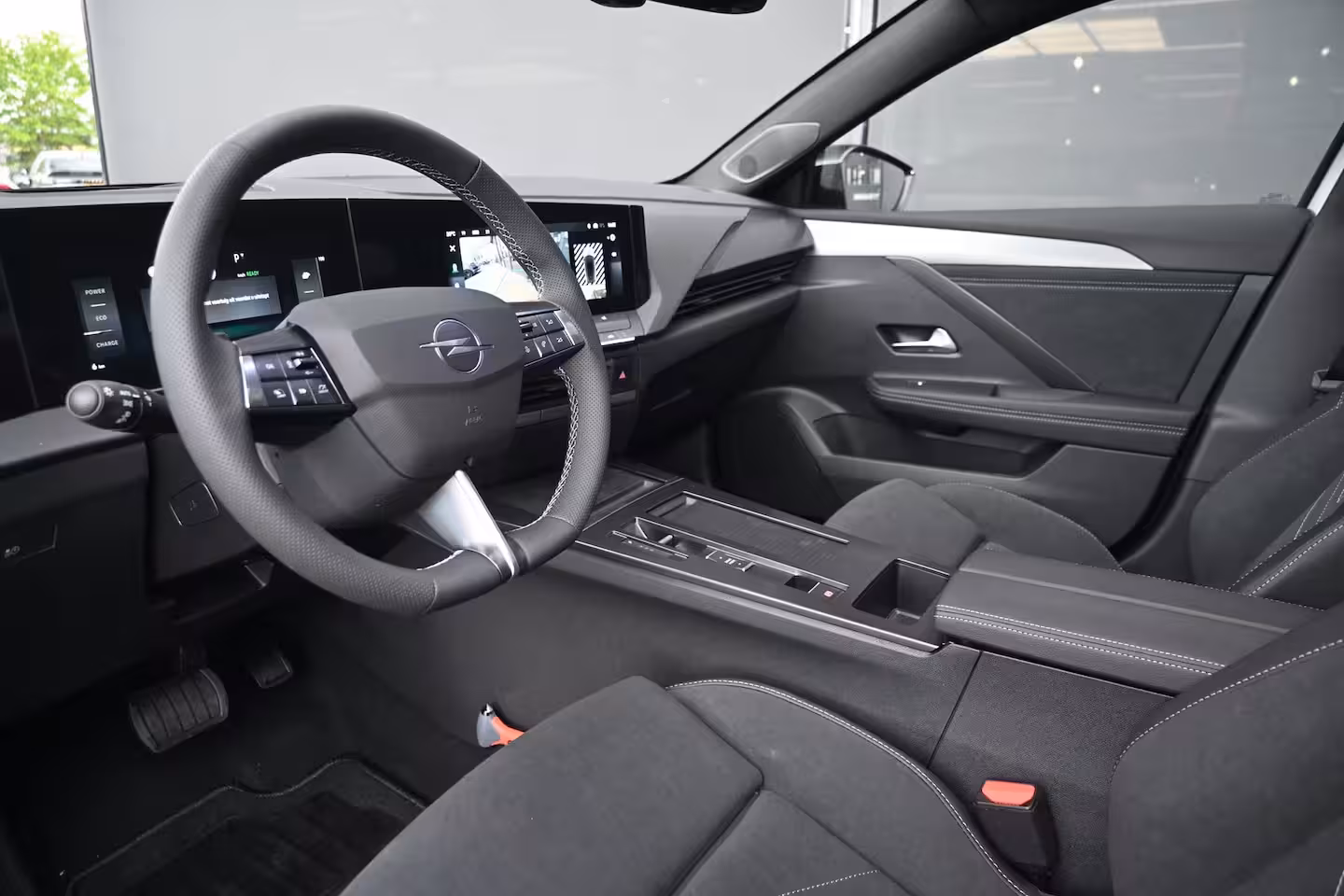 Opel Astra Electric 58 kWh Ultimate DEMO-DEAL | Schuif-/Kanteldak | Alcantara | LED-Matrix | Elektr. Stoelen |