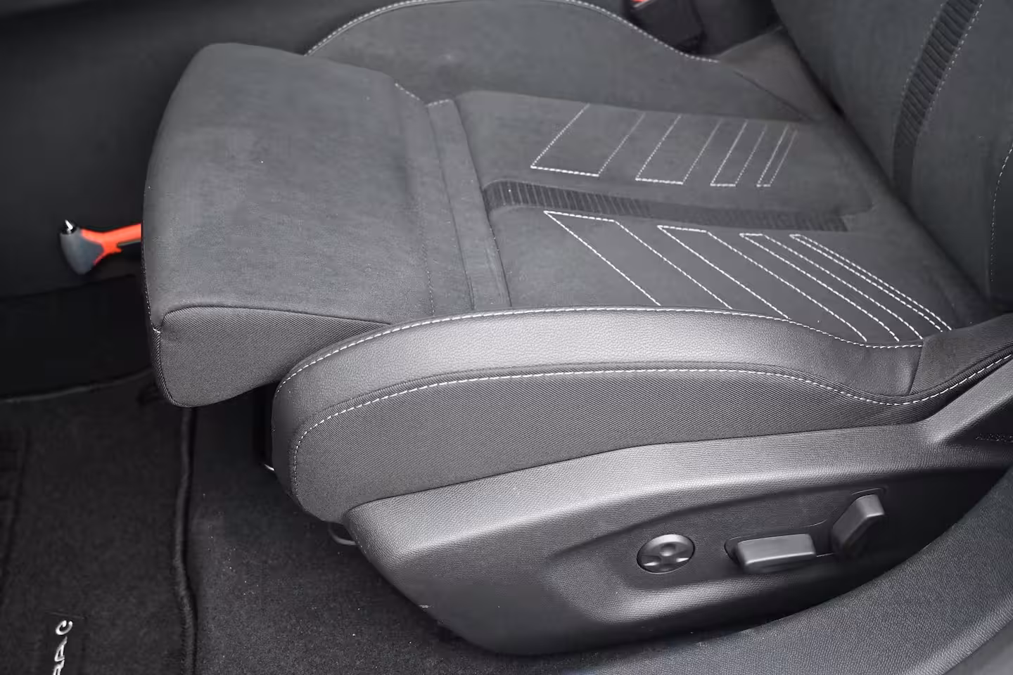 Opel Astra Electric 58 kWh Ultimate DEMO-DEAL | Schuif-/Kanteldak | Alcantara | LED-Matrix | Elektr. Stoelen |