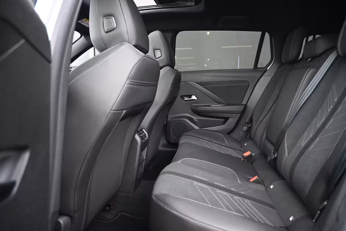 Opel Astra Electric 58 kWh Ultimate DEMO-DEAL | Schuif-/Kanteldak | Alcantara | LED-Matrix | Elektr. Stoelen |