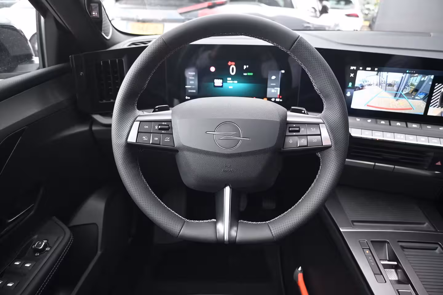 Opel Astra Electric 58 kWh Ultimate DEMO-DEAL | Schuif-/Kanteldak | Alcantara | LED-Matrix | Elektr. Stoelen |