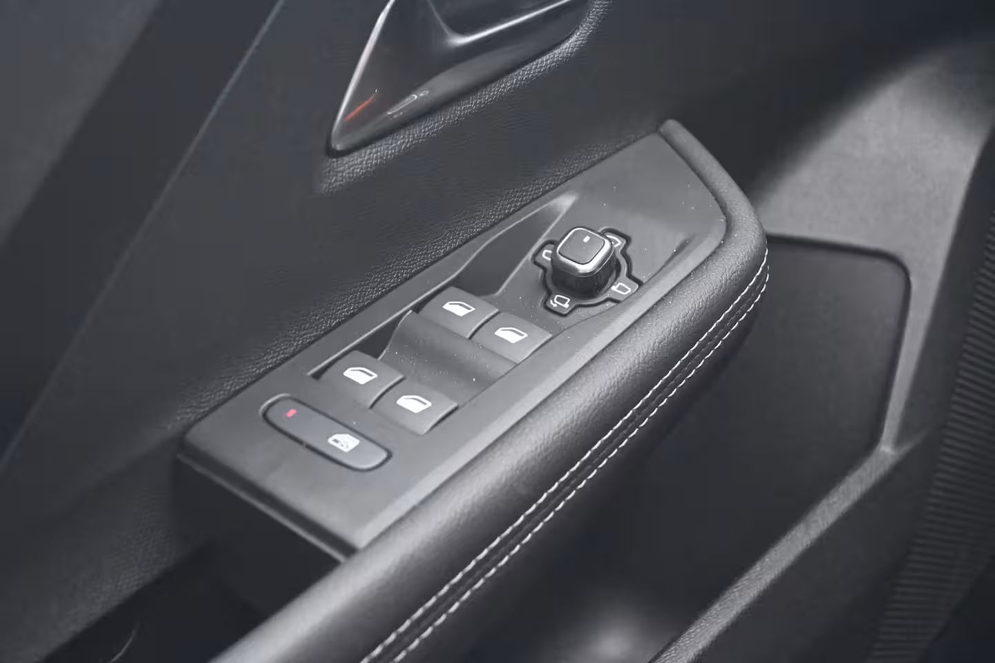 Opel Astra Electric 58 kWh Ultimate DEMO-DEAL | Schuif-/Kanteldak | Alcantara | LED-Matrix | Elektr. Stoelen |