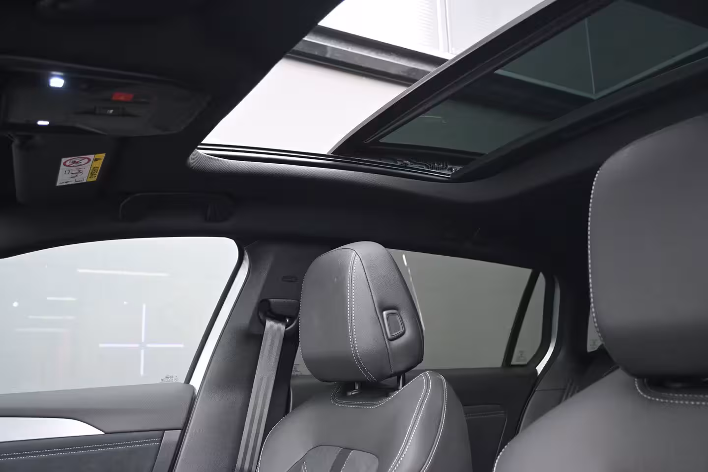 Opel Astra Electric 58 kWh Ultimate DEMO-DEAL | Schuif-/Kanteldak | Alcantara | LED-Matrix | Elektr. Stoelen |