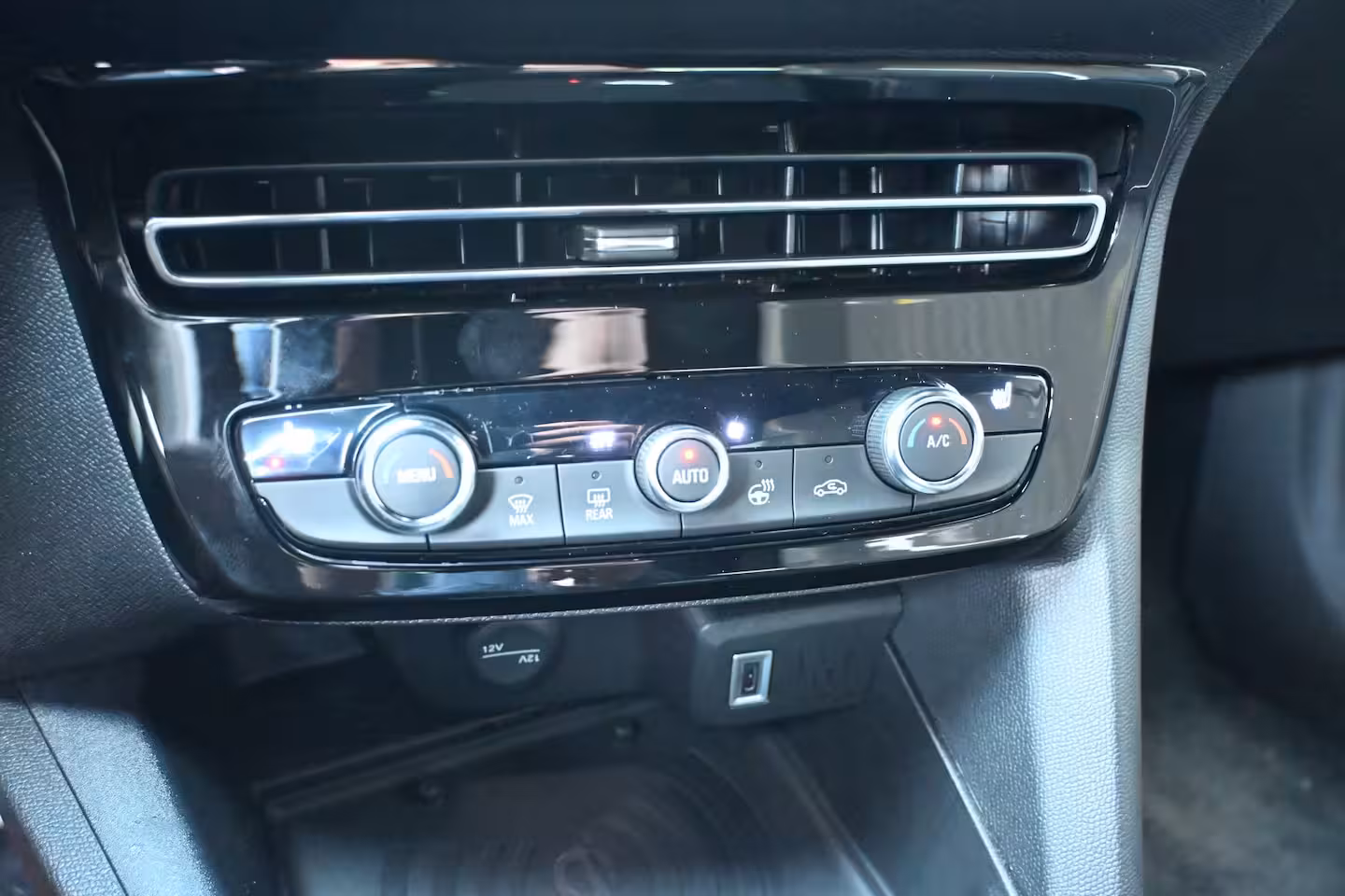 Opel Mokka-e GSE 54 kWh 280pk DEMO-DEAL | SABELT-Seats | Torsen Sper differentieel | Adaptive Cruise |