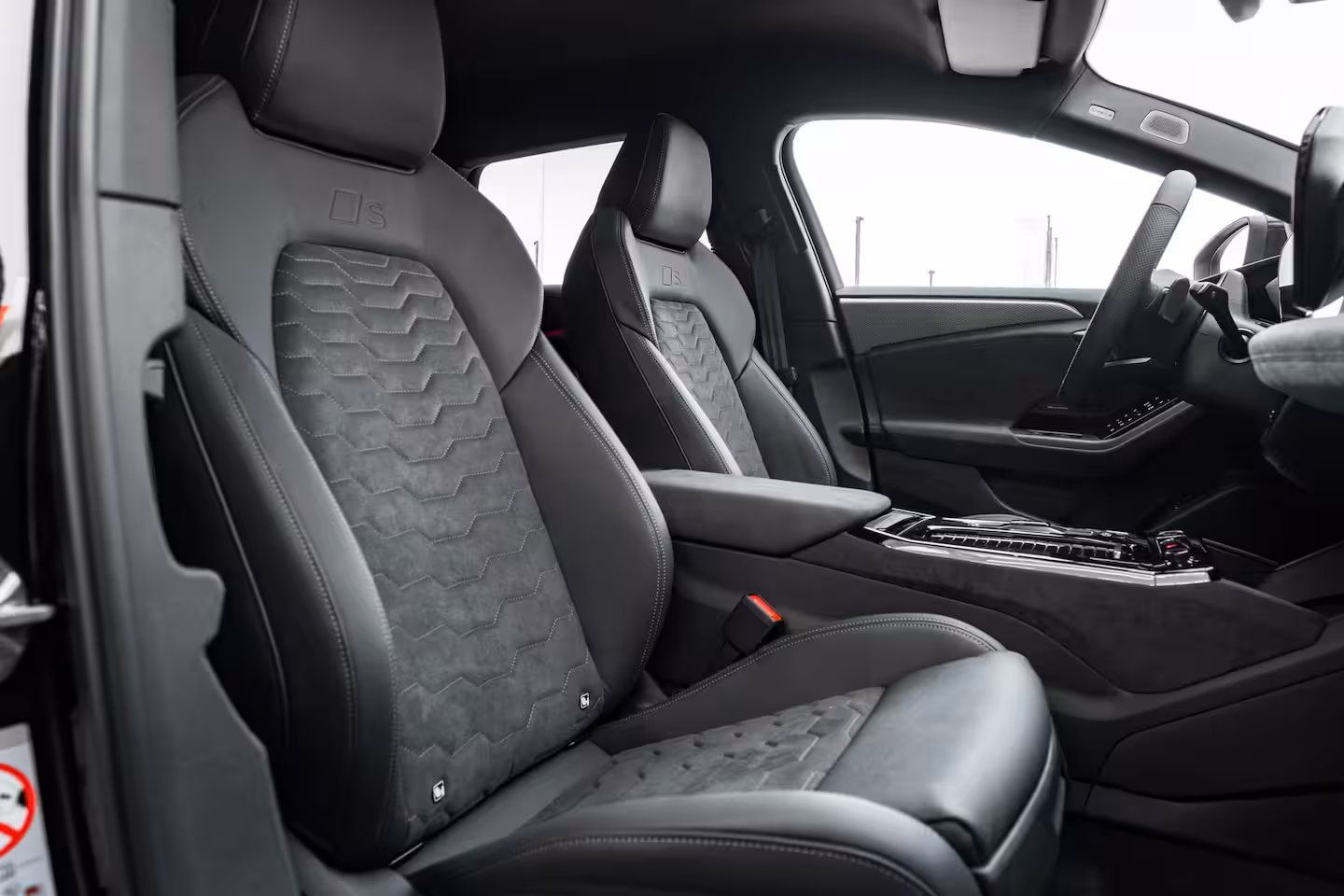 Audi A6 Avant e-tron S edition | Luchtvering | Bang&Olufsen | Trekhaak | 21 inch velgen | Leder/dinamic bekledi