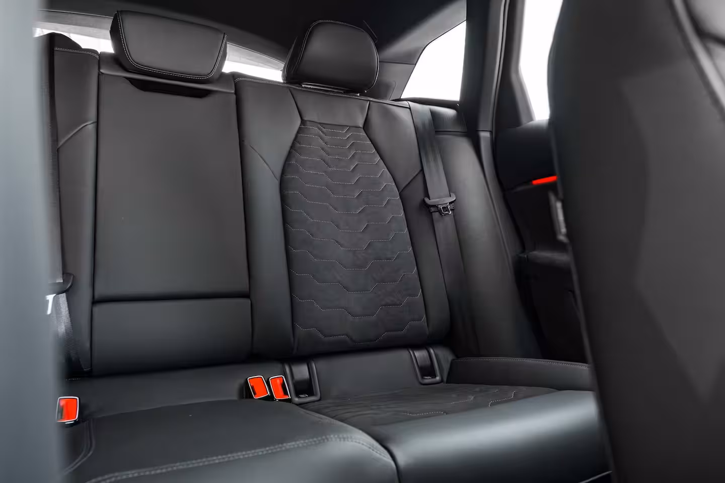 Audi A6 Avant e-tron S edition | Luchtvering | Bang&Olufsen | Trekhaak | 21 inch velgen | Leder/dinamic bekledi
