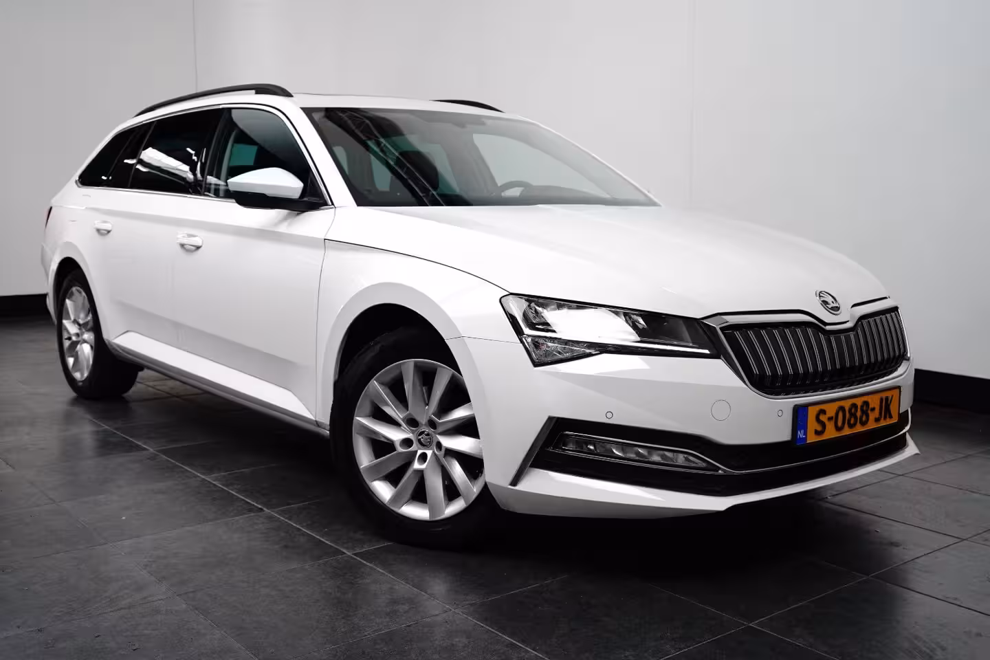 Skoda Superb Combi 1.4 TSI iV 218PK PHEV DSG-6 Business Edition Plus | PANORAMADAK | STUUR+STOELVERW. | CAMER