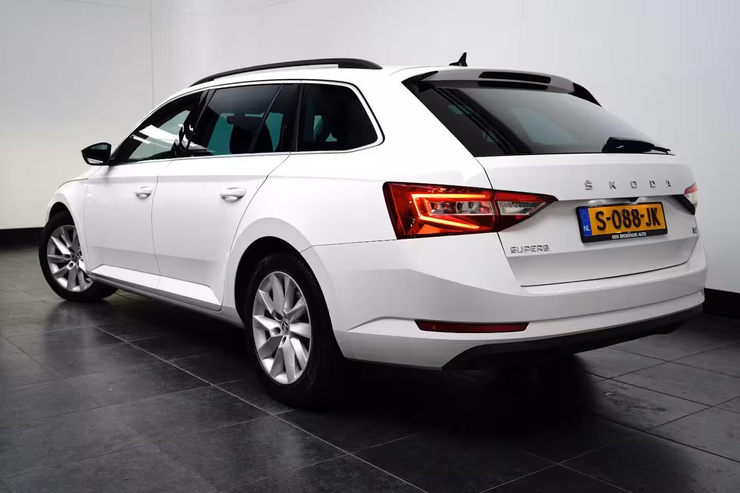 Skoda Superb Combi 1.4 TSI iV 218PK PHEV DSG-6 Business Edition Plus | PANORAMADAK | STUUR+STOELVERW. | CAMER