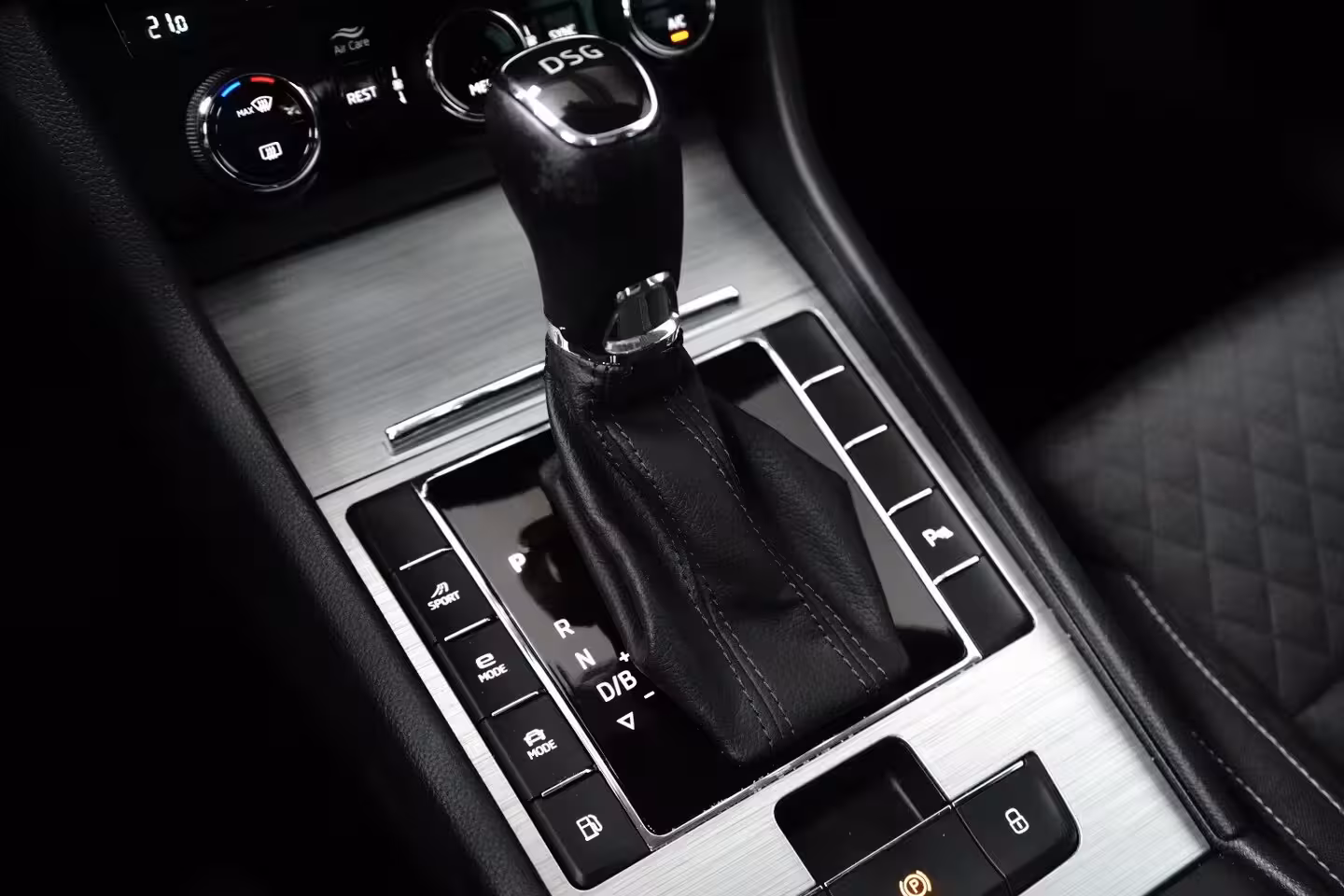 Skoda Superb Combi 1.4 TSI iV 218PK PHEV DSG-6 Business Edition Plus | PANORAMADAK | STUUR+STOELVERW. | CAMER