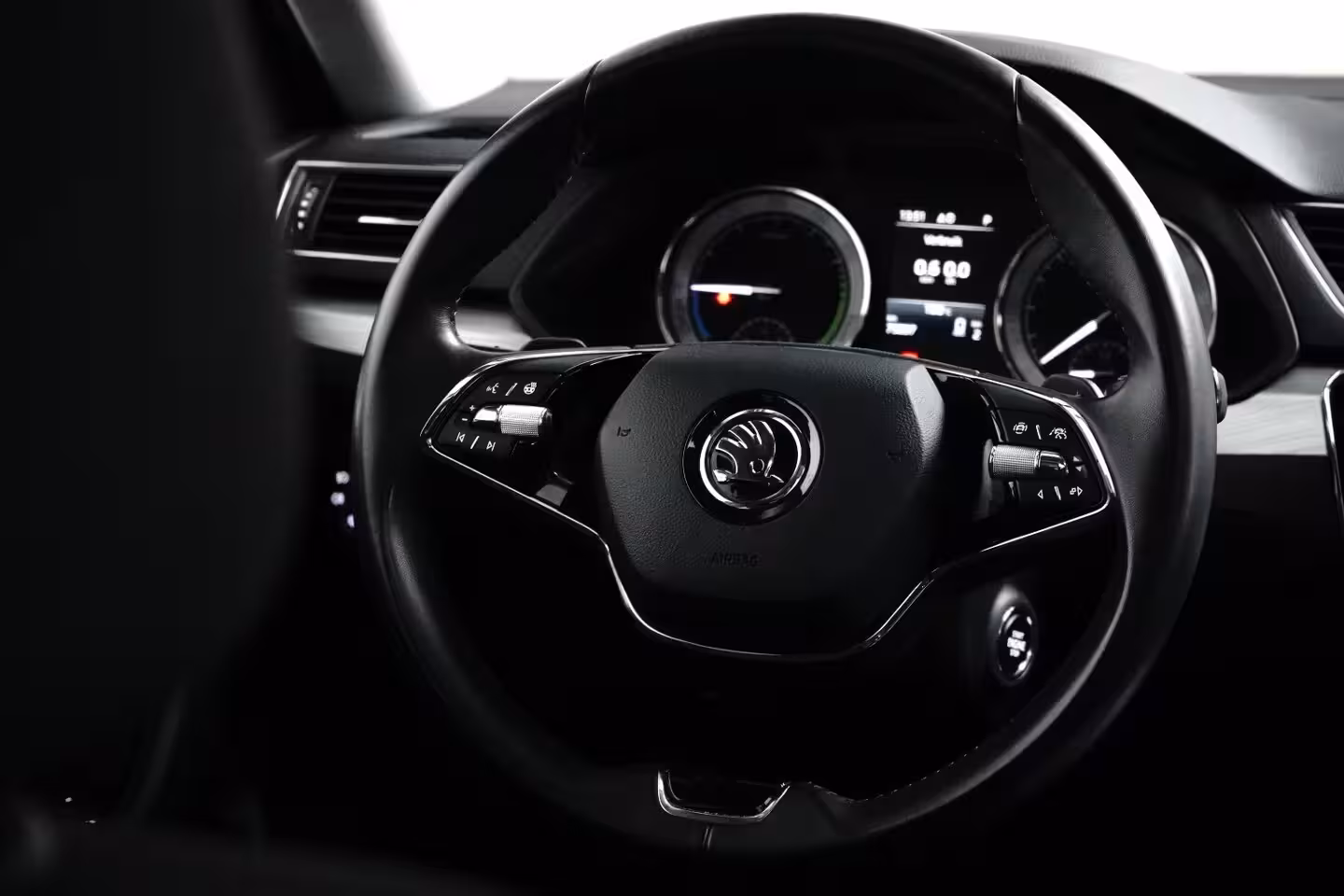 Skoda Superb Combi 1.4 TSI iV 218PK PHEV DSG-6 Business Edition Plus | PANORAMADAK | STUUR+STOELVERW. | CAMER