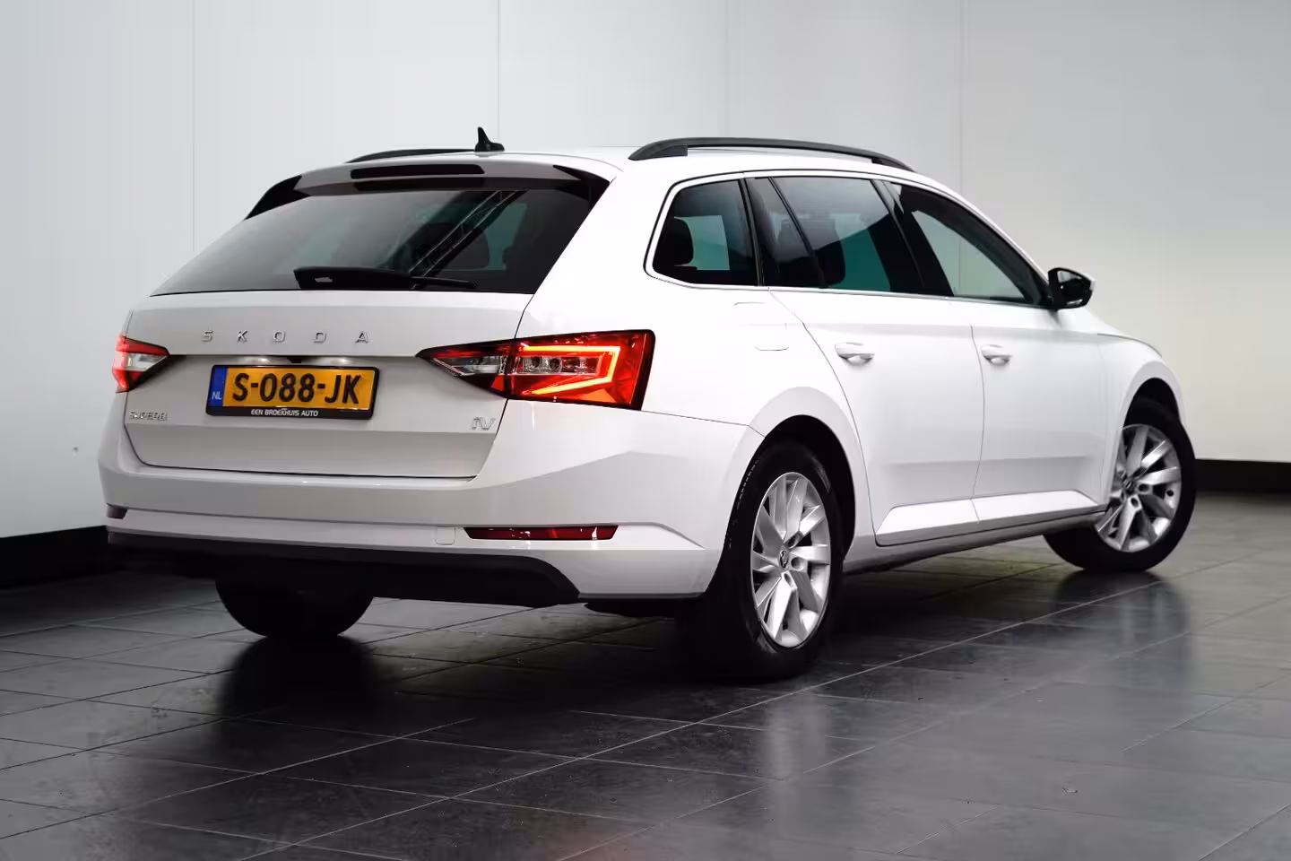 Skoda Superb Combi 1.4 TSI iV 218PK PHEV DSG-6 Business Edition Plus | PANORAMADAK | STUUR+STOELVERW. | CAMER