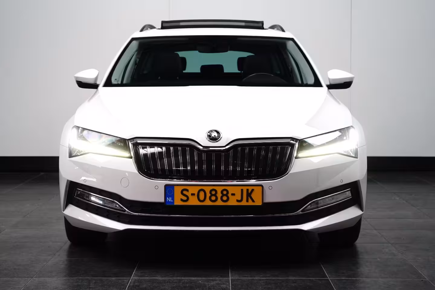 Skoda Superb Combi 1.4 TSI iV 218PK PHEV DSG-6 Business Edition Plus | PANORAMADAK | STUUR+STOELVERW. | CAMER