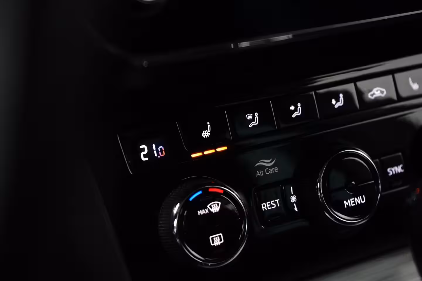 Skoda Superb Combi 1.4 TSI iV 218PK PHEV DSG-6 Business Edition Plus | PANORAMADAK | STUUR+STOELVERW. | CAMER