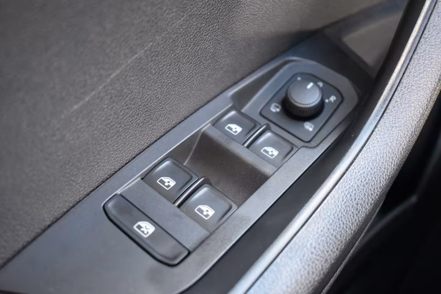 Skoda Karoq 1.5TSi ACT 150PK DSG Sportline Business | Cruise Control | PDC V+A | Stoel- en stuurwielve