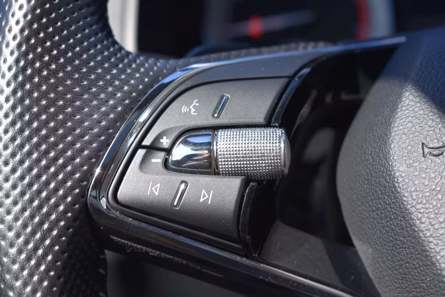 Skoda Karoq 1.5TSi ACT 150PK DSG Sportline Business | Cruise Control | PDC V+A | Stoel- en stuurwielve