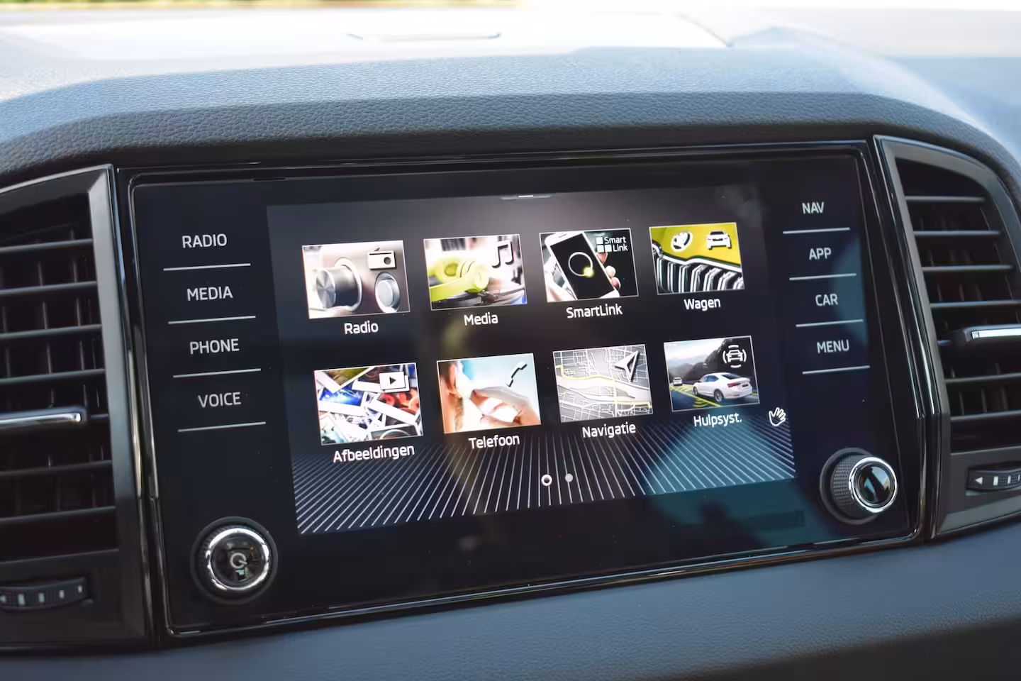 Skoda Karoq 1.5TSi ACT 150PK DSG Sportline Business | Cruise Control | PDC V+A | Stoel- en stuurwielve
