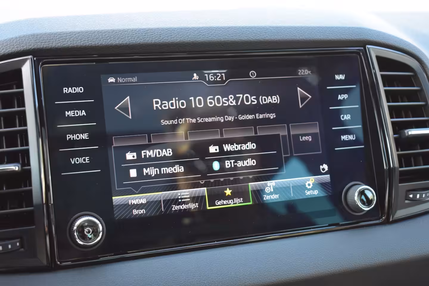Skoda Karoq 1.5TSi ACT 150PK DSG Sportline Business | Cruise Control | PDC V+A | Stoel- en stuurwielve