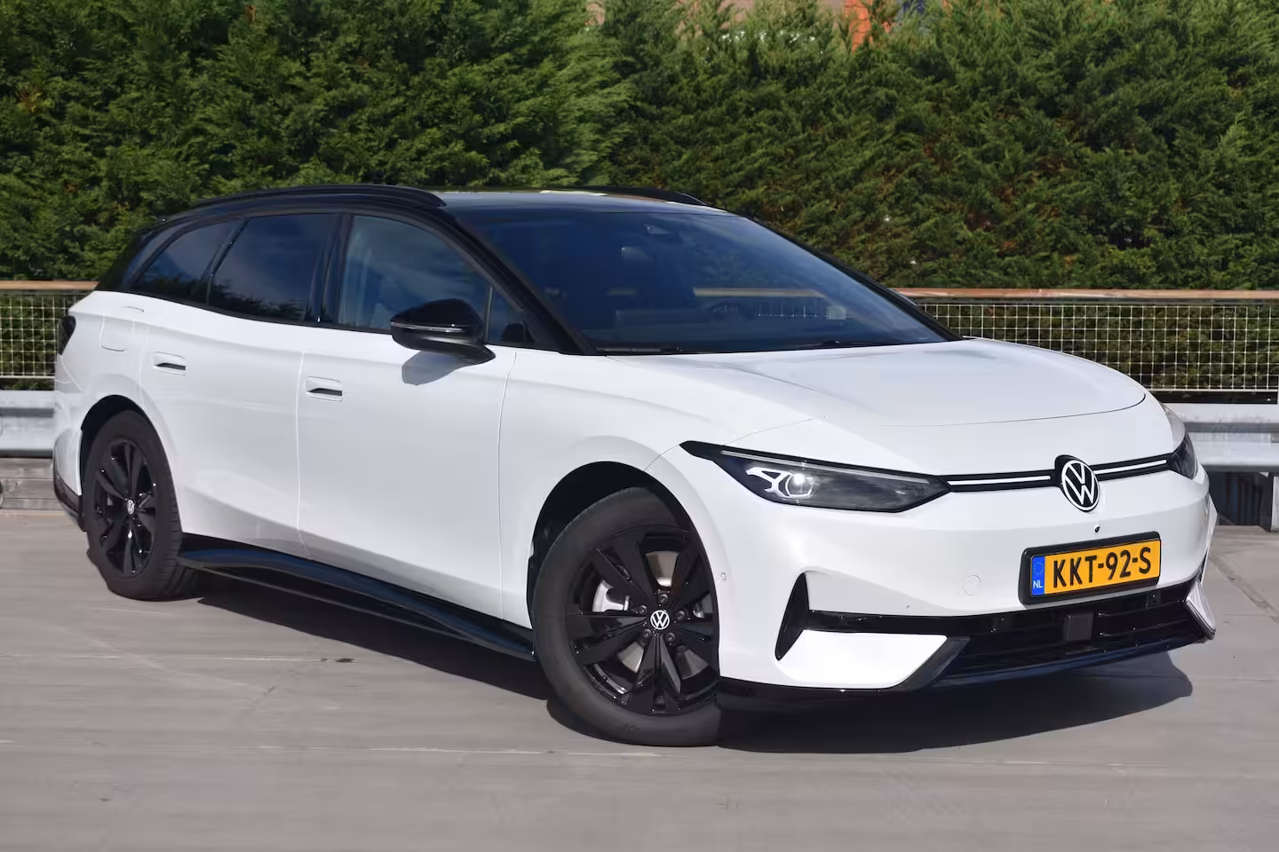 Volkswagen ID.7 Tourer Limited Edition | 77KWH | 286 PK | TREKHAAK | CAMERA | STOEL + STUUR VERW. | APP.CONNECT |