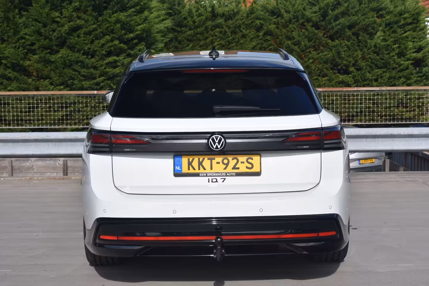 Volkswagen ID.7 Tourer Limited Edition | 77KWH | 286 PK | TREKHAAK | CAMERA | STOEL + STUUR VERW. | APP.CONNECT |