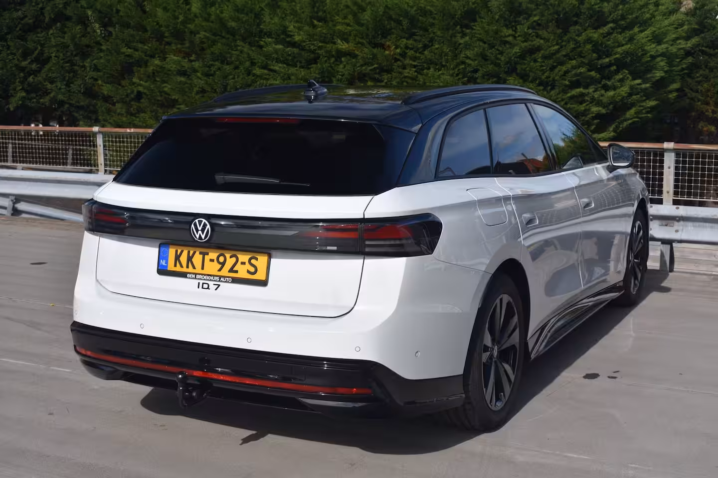 Volkswagen ID.7 Tourer Limited Edition | 77KWH | 286 PK | TREKHAAK | CAMERA | STOEL + STUUR VERW. | APP.CONNECT |