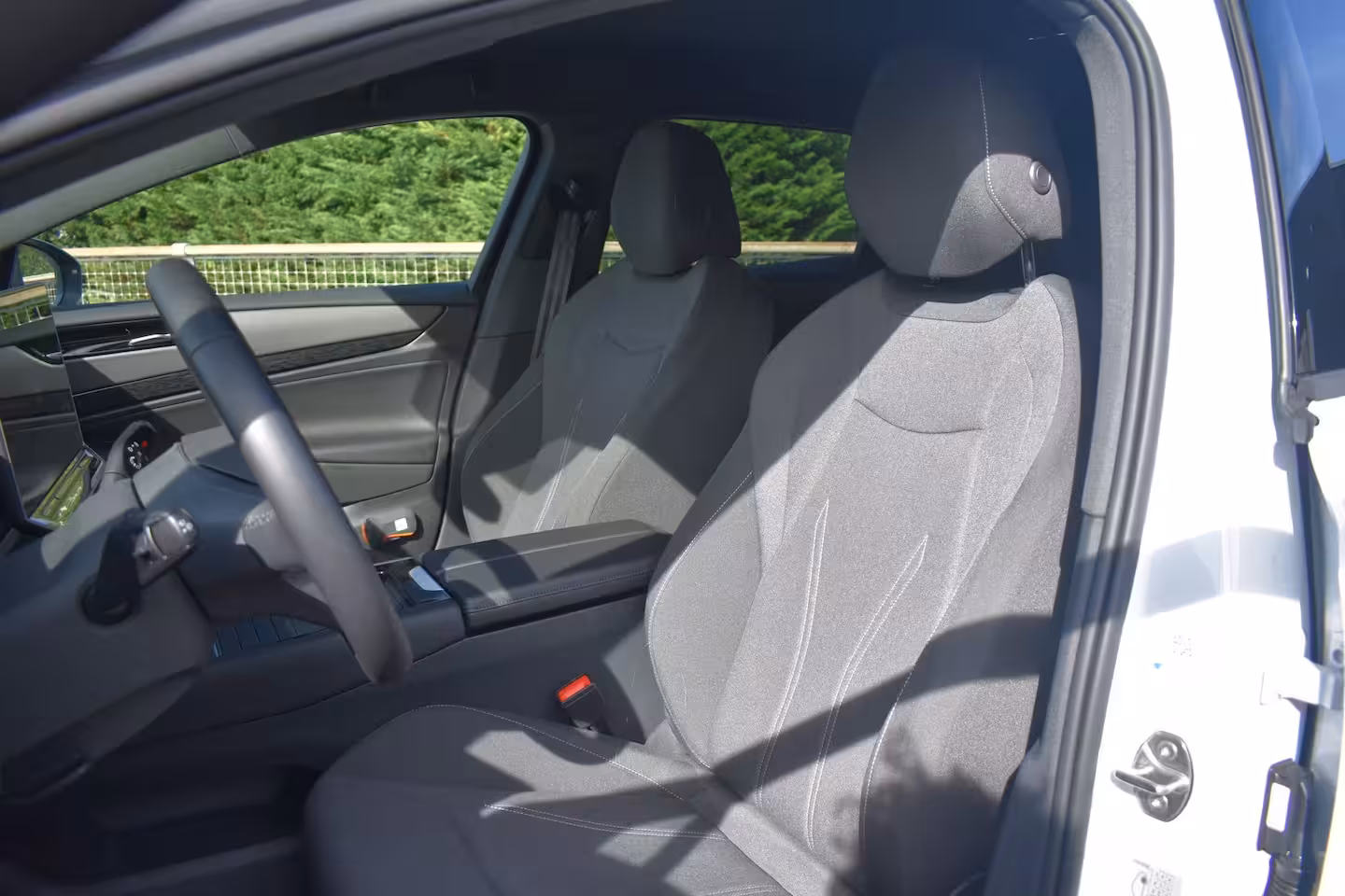 Volkswagen ID.7 Tourer Limited Edition | 77KWH | 286 PK | TREKHAAK | CAMERA | STOEL + STUUR VERW. | APP.CONNECT |