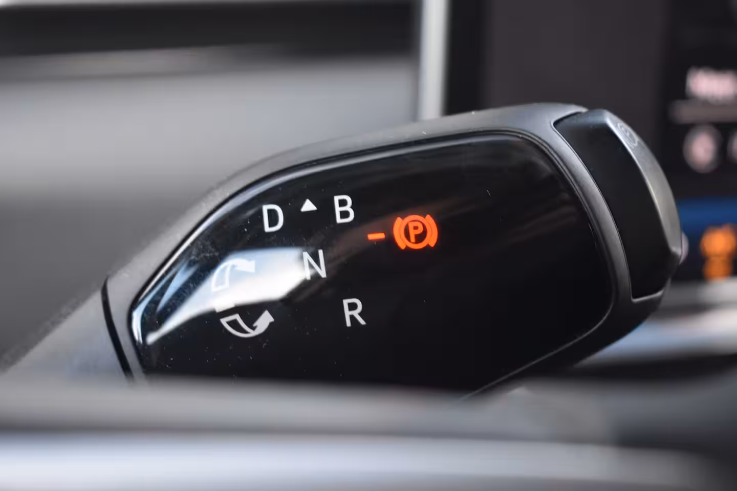 Volkswagen ID.7 Tourer Limited Edition | 77KWH | 286 PK | TREKHAAK | CAMERA | STOEL + STUUR VERW. | APP.CONNECT |