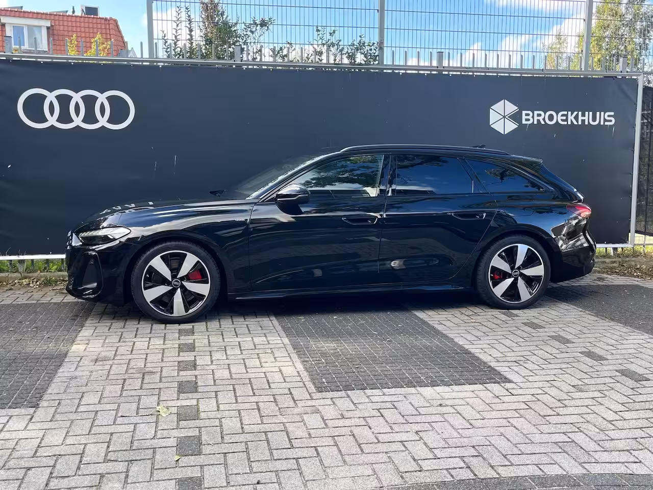 Audi A5 Avant S edition | Trekhaak | Side assist | Remzadels rood | Optiek zwart | Privacy glas |