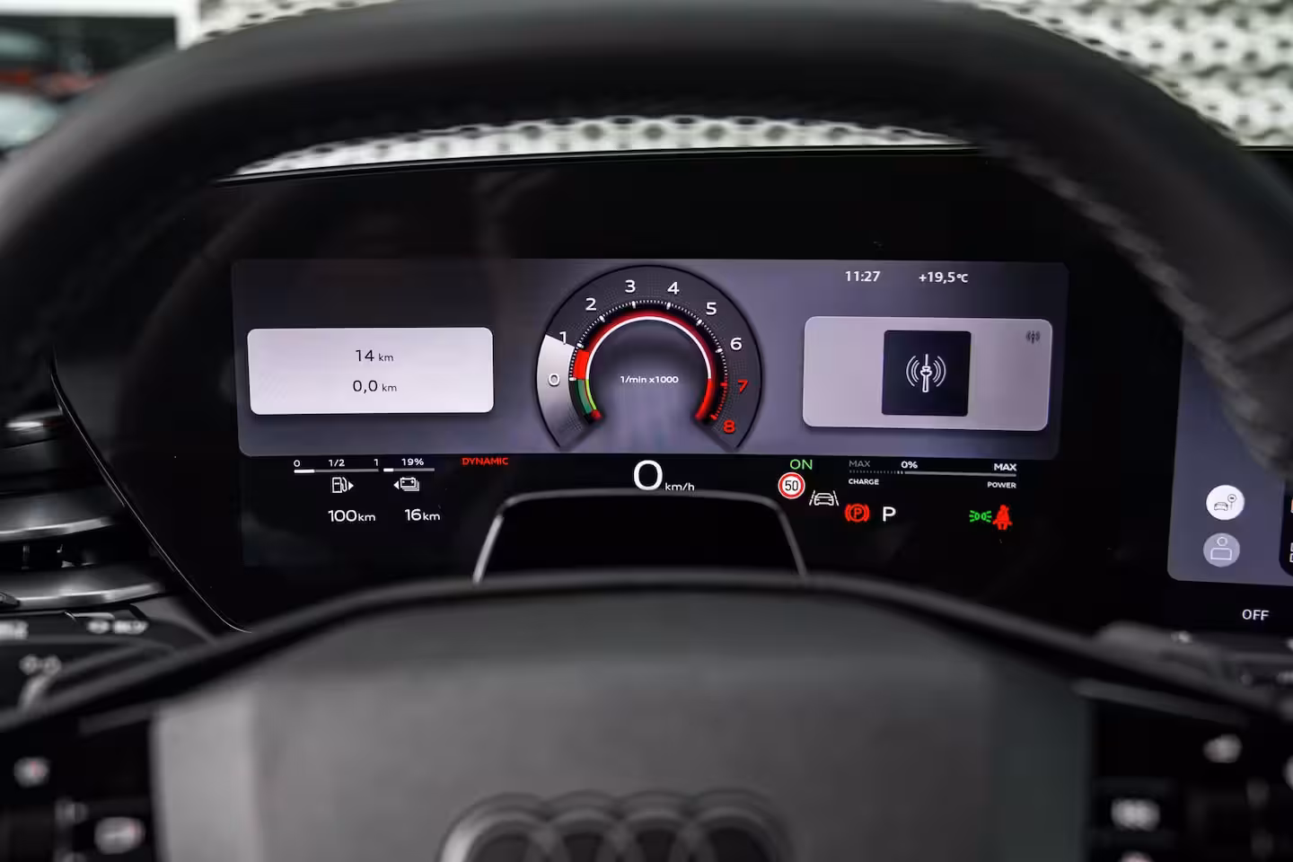 Audi A5 Avant S edition | Trekhaak | Side assist | Remzadels rood | Optiek zwart | Privacy glas |