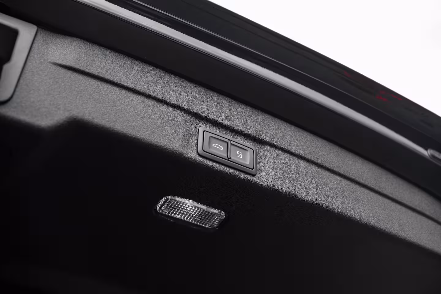 Audi A5 Avant S edition | Trekhaak | Side assist | Remzadels rood | Optiek zwart | Privacy glas |
