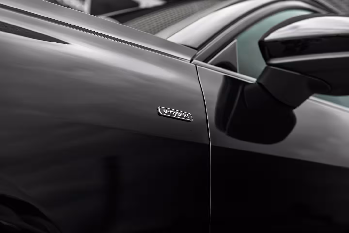 Audi A5 Avant S edition | Trekhaak | Side assist | Remzadels rood | Optiek zwart | Privacy glas |