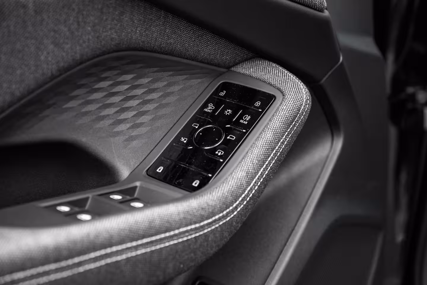 Audi A5 Avant S edition | Trekhaak | Side assist | Remzadels rood | Optiek zwart | Privacy glas |