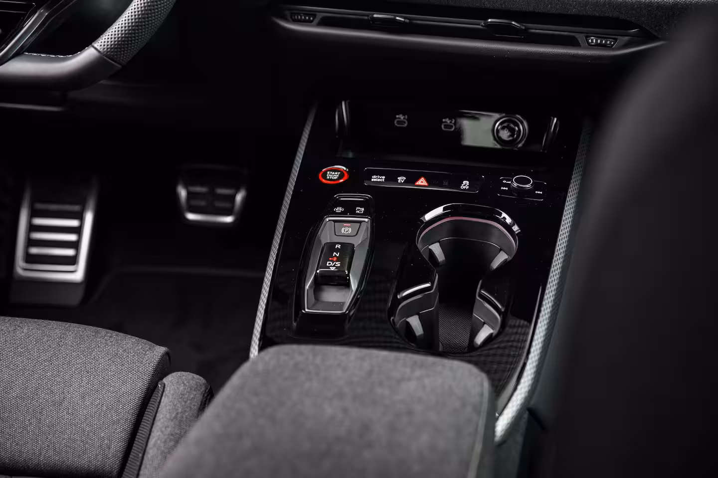 Audi A5 Avant S edition | Trekhaak | Side assist | Remzadels rood | Optiek zwart | Privacy glas |