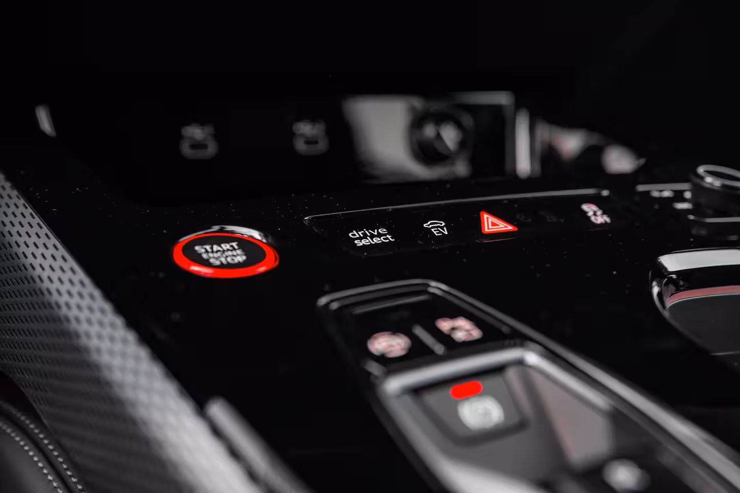 Audi A5 Avant S edition | Trekhaak | Side assist | Remzadels rood | Optiek zwart | Privacy glas |