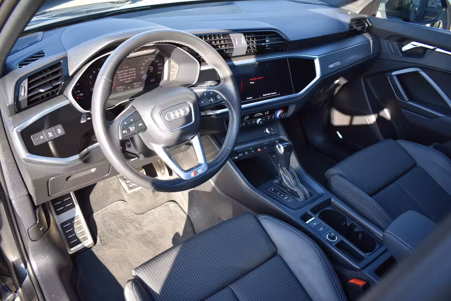 Audi Q3 45 TFSI e S edition | S-Line in- en exterieur | Schuif-kanteldak | Dode hoek detectie | Ba
