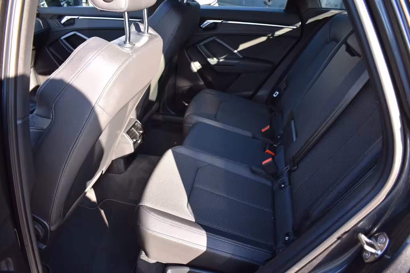 Audi Q3 45 TFSI e S edition | S-Line in- en exterieur | Schuif-kanteldak | Dode hoek detectie | Ba
