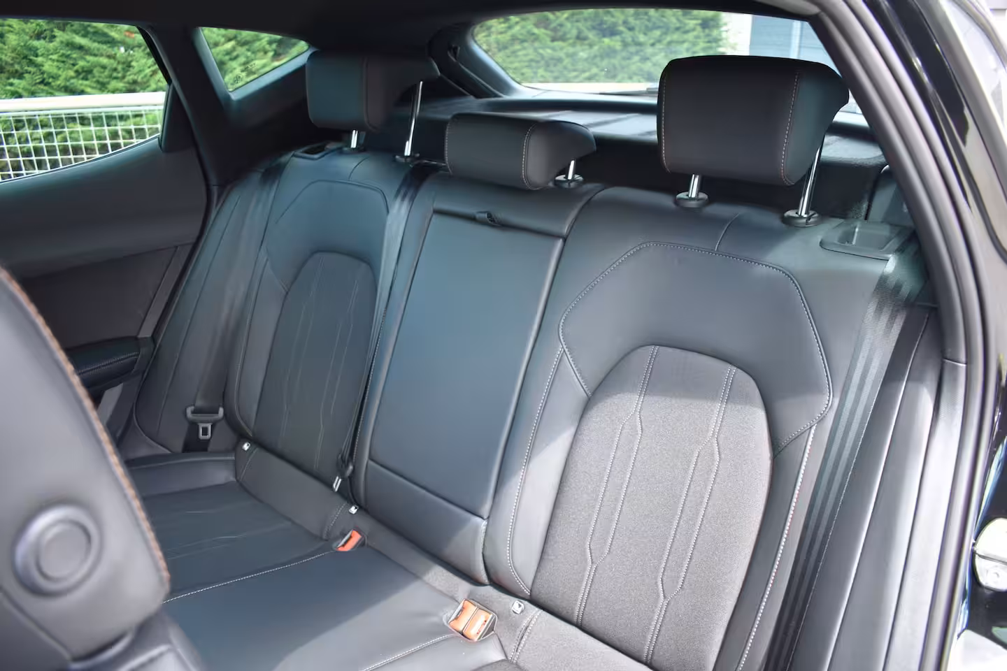 Cupra Formentor 1.5 TSI e-Hybrid 204PK PHEV | Achteruitrijcamera | ACC | Elektrische achterklep | Verwarmd