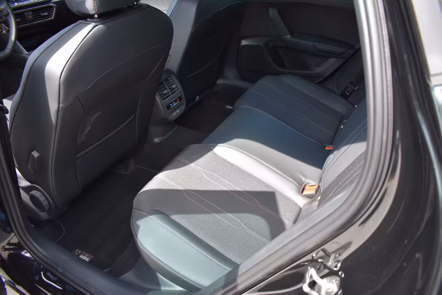 Cupra Formentor 1.5 TSI e-Hybrid 204PK PHEV | Achteruitrijcamera | ACC | Elektrische achterklep | Verwarmd