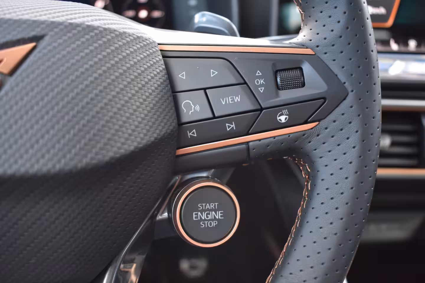 Cupra Formentor 1.5 TSI e-Hybrid 204PK PHEV | Achteruitrijcamera | ACC | Elektrische achterklep | Verwarmd