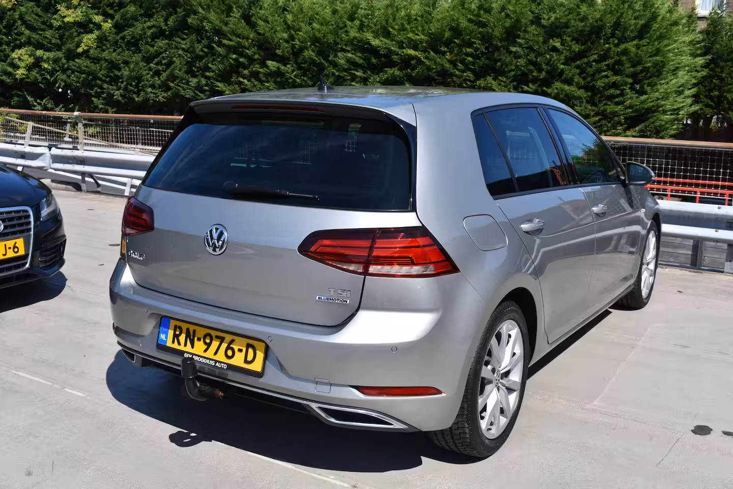 Volkswagen Golf 1.5 TSI 130PK DSG/AUT. Highline | TREKHAAK | CAMERA | NAVIGATIE | APP. CONNECT | ADAPT. CR