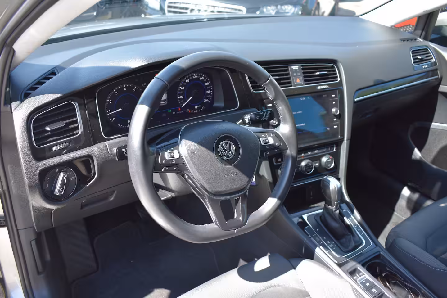 Volkswagen Golf 1.5 TSI 130PK DSG/AUT. Highline | TREKHAAK | CAMERA | NAVIGATIE | APP. CONNECT | ADAPT. CR
