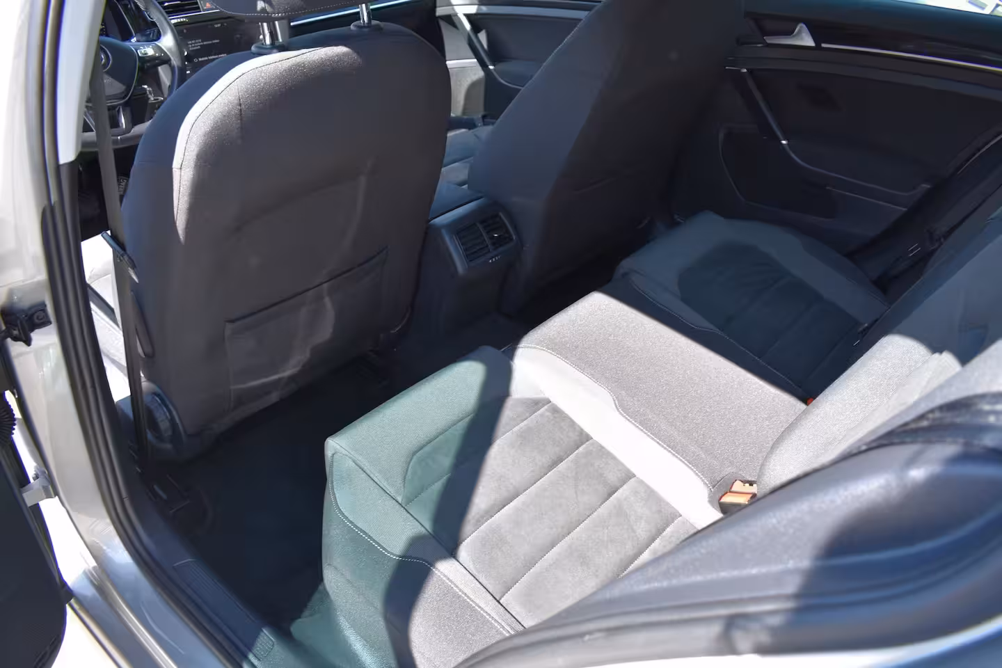 Volkswagen Golf 1.5 TSI 130PK DSG/AUT. Highline | TREKHAAK | CAMERA | NAVIGATIE | APP. CONNECT | ADAPT. CR