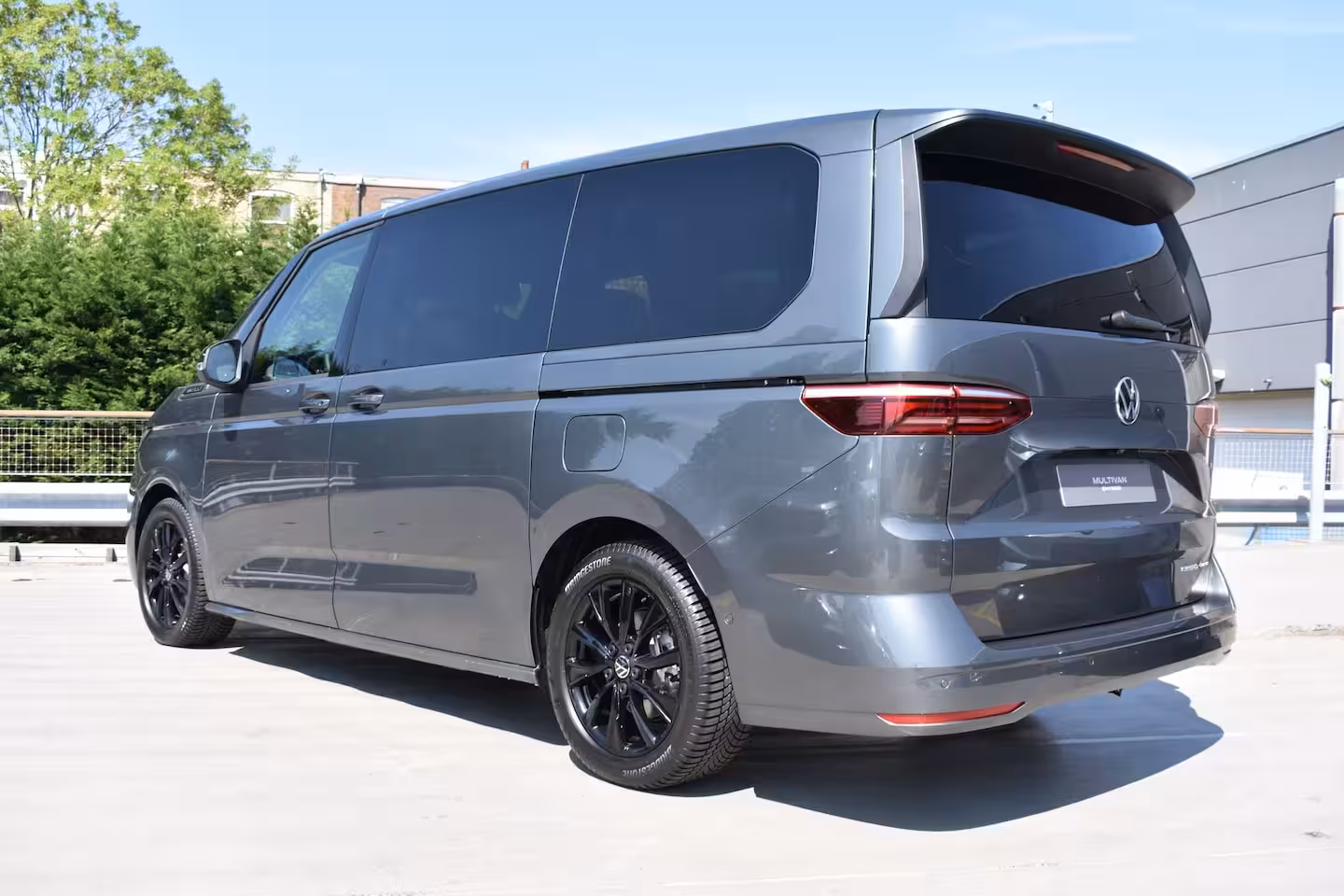 Volkswagen Multivan Bulli eHybrid lang 4MOTION | Verlaagd dynamisch onderstel | 'App-Connect' draadloze smartp