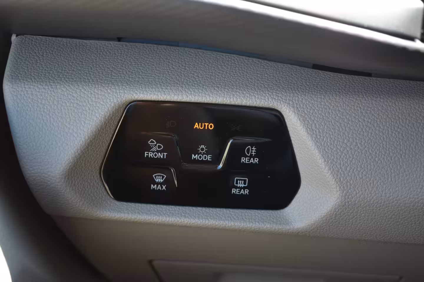 Volkswagen Multivan Bulli eHybrid lang 4MOTION | Verlaagd dynamisch onderstel | 'App-Connect' draadloze smartp