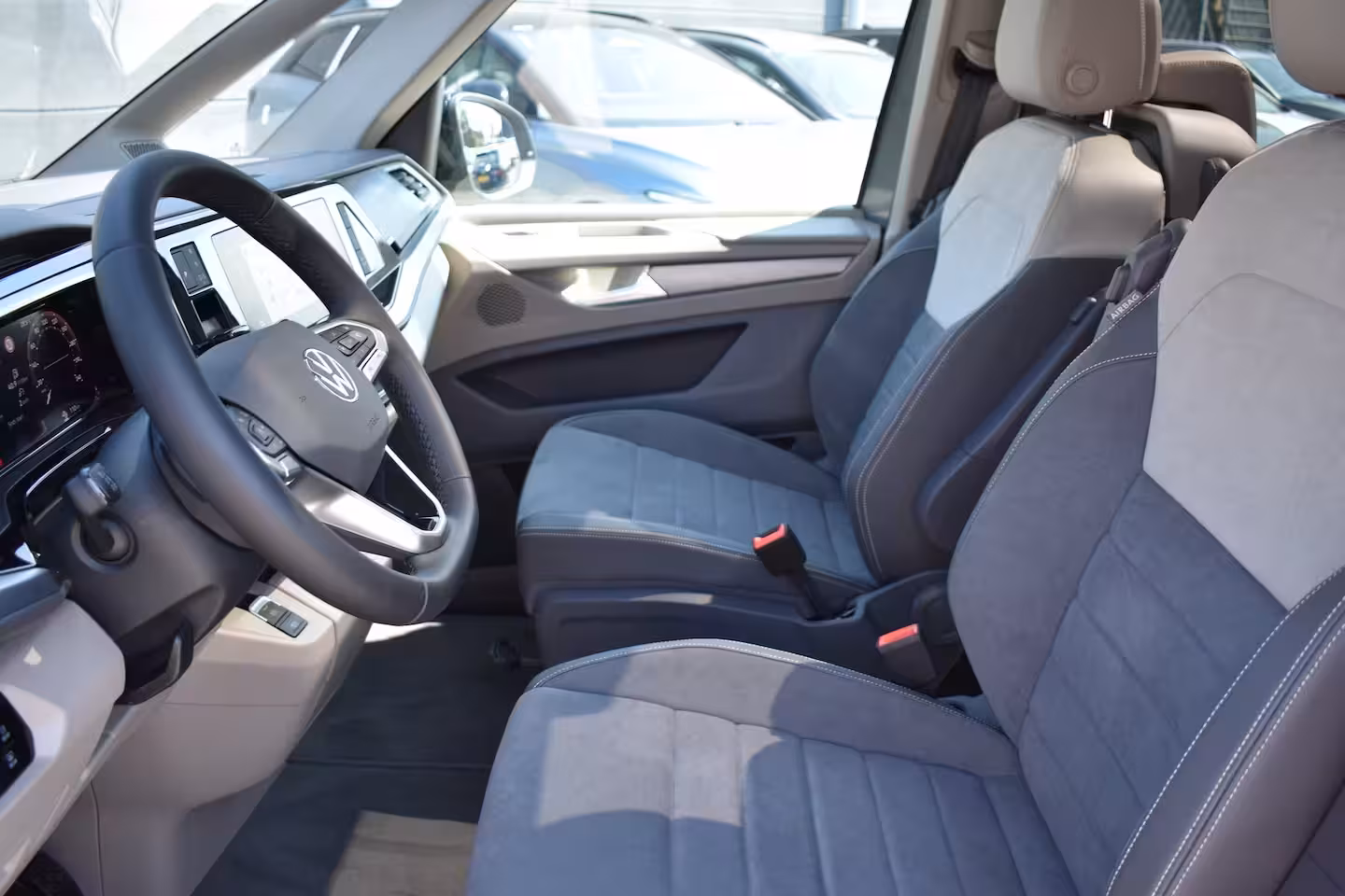 Volkswagen Multivan Bulli eHybrid lang 4MOTION | Verlaagd dynamisch onderstel | 'App-Connect' draadloze smartp