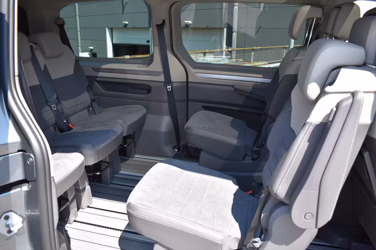 Volkswagen Multivan Bulli eHybrid lang 4MOTION | Verlaagd dynamisch onderstel | 'App-Connect' draadloze smartp