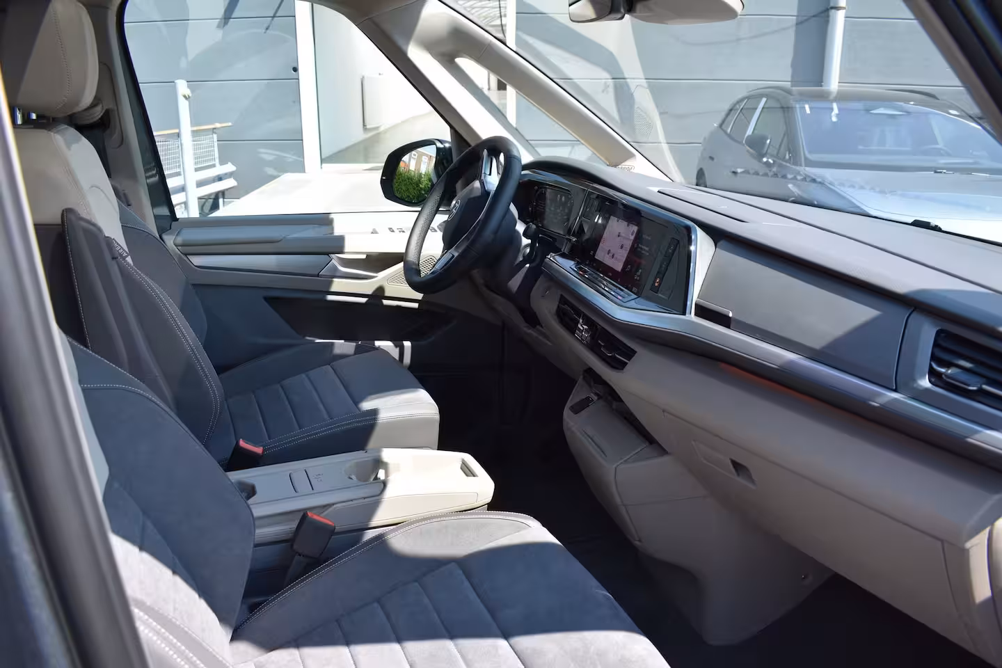 Volkswagen Multivan Bulli eHybrid lang 4MOTION | Verlaagd dynamisch onderstel | 'App-Connect' draadloze smartp